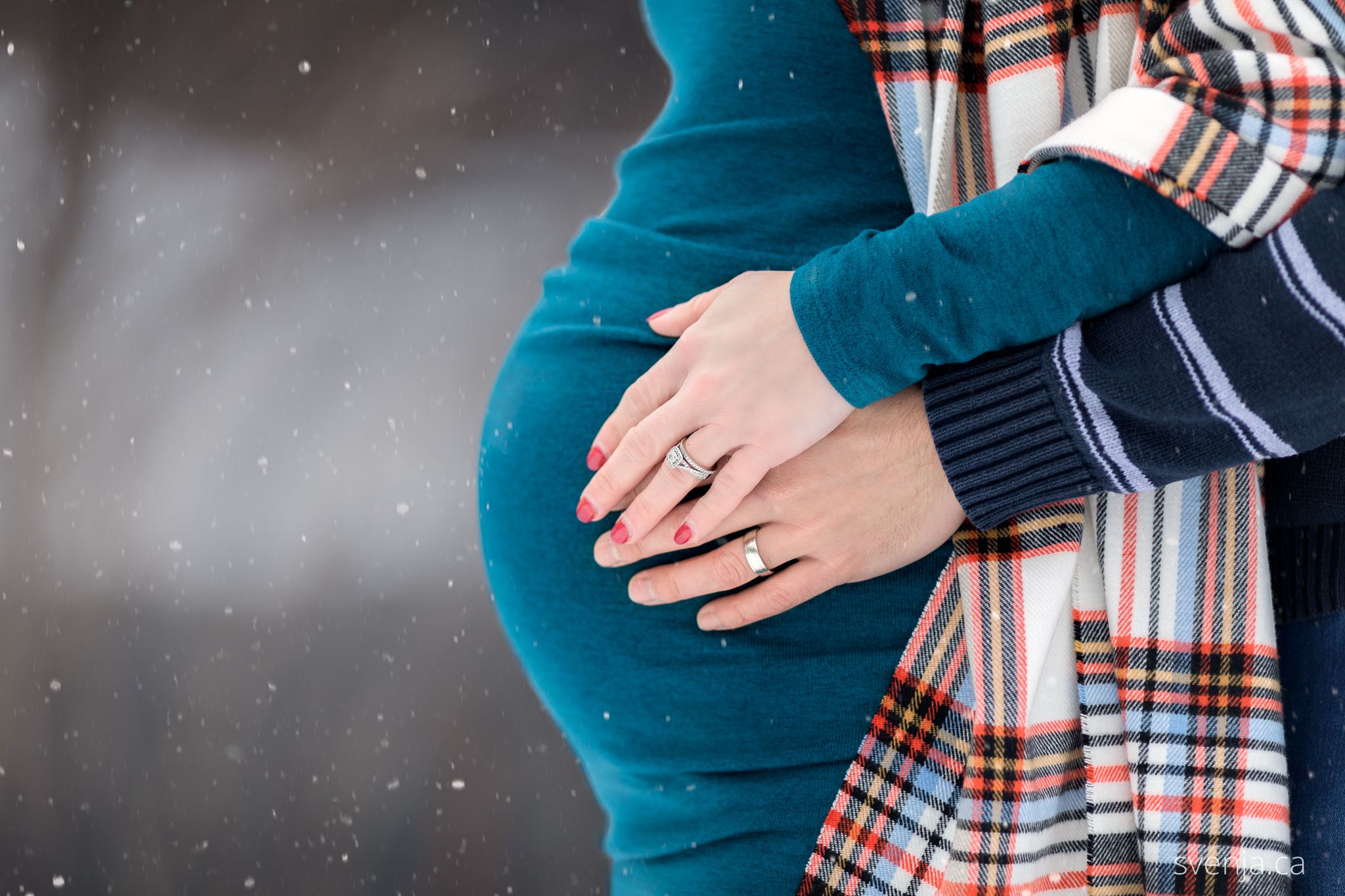 maternity photo, picture of hands holding baby