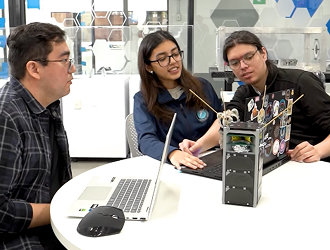 Entrevista con estudiantes del proyecto QUETZAL-2 
