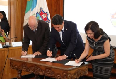 UVG firma convenio con Municipalidad de Guatemala