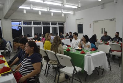 Convivencia entre estudiantes y egresados de Computación