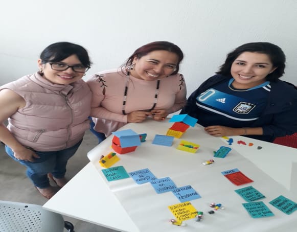 Diseñadores se capacitan en el tema de Service Design