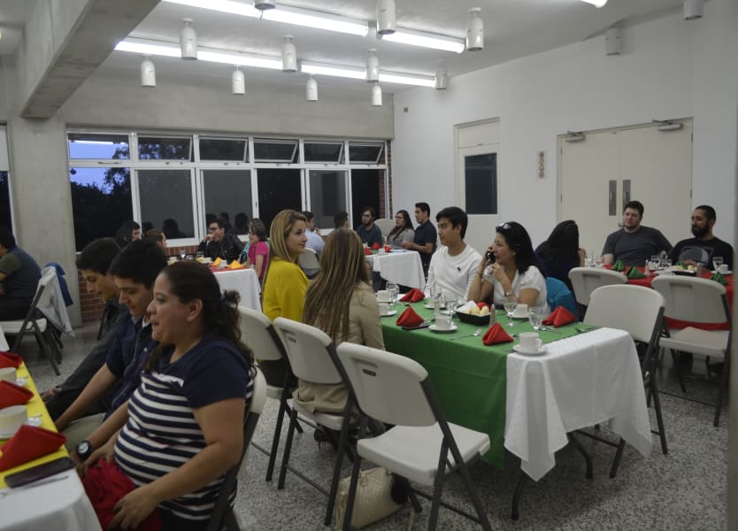 Convivencia entre estudiantes y egresados de Computación