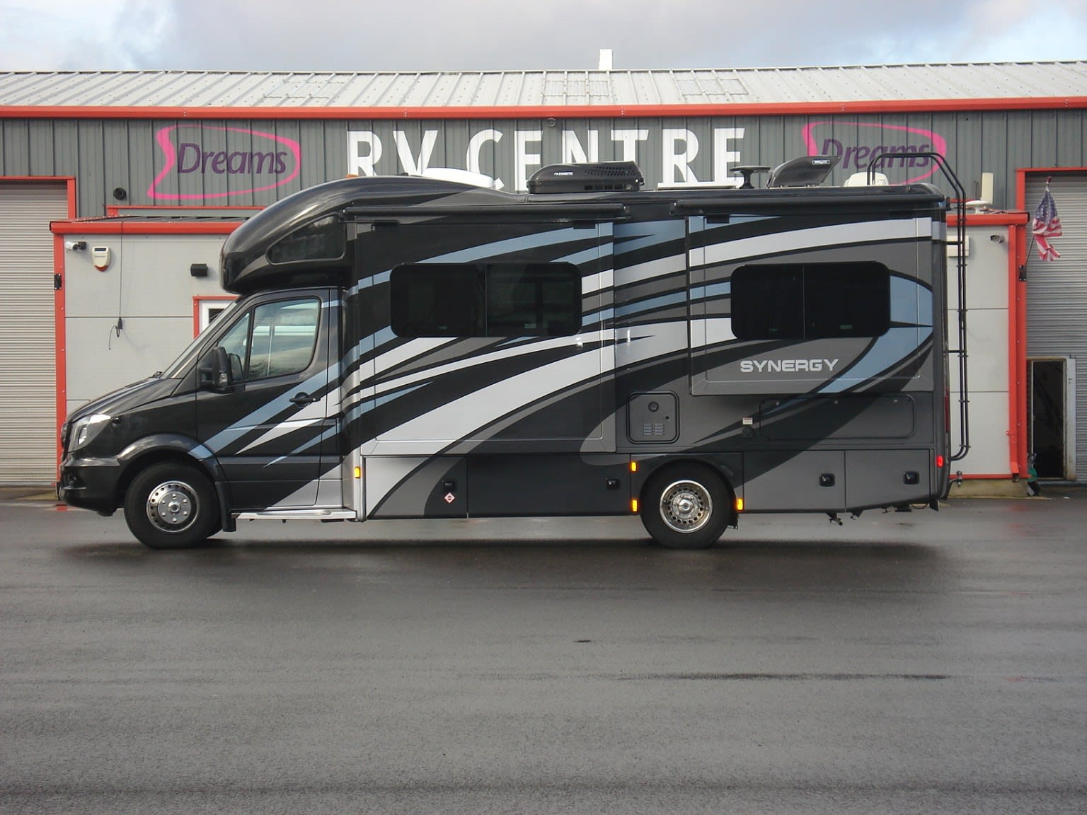 Mercedez Synergy Rv 2019 mercedes-benz Synergy 24SS black