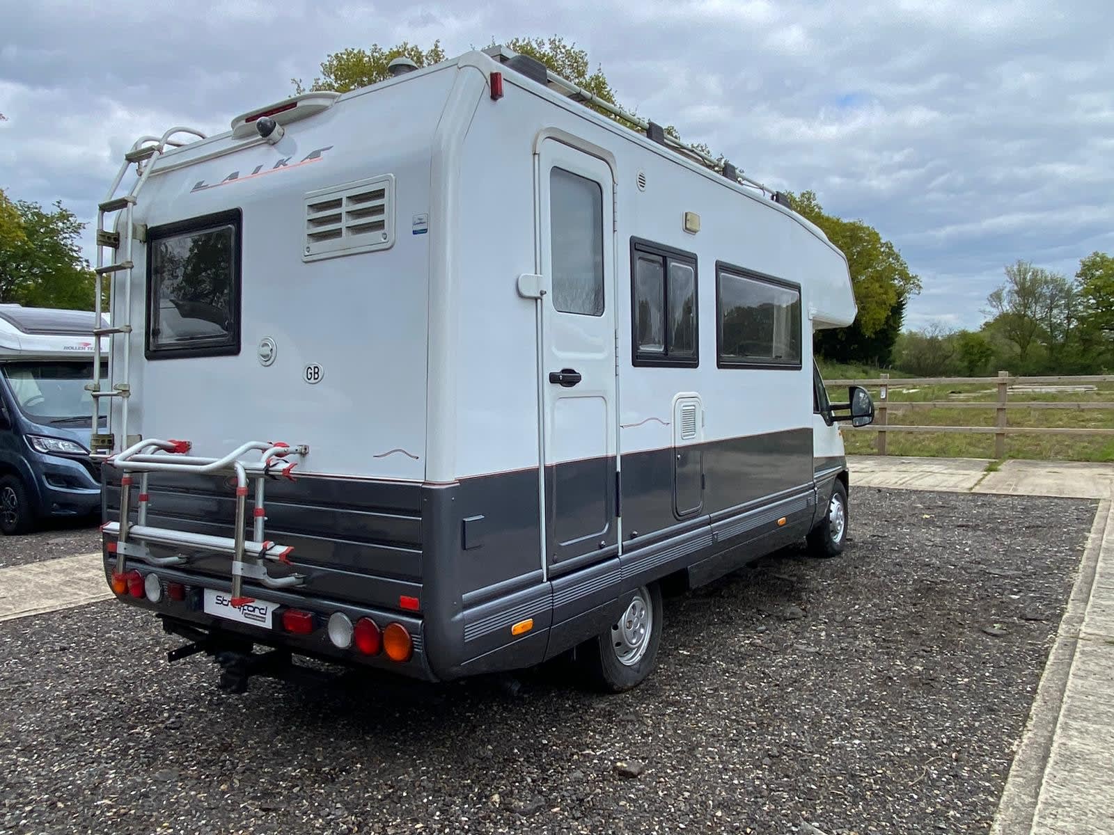2001 Laika Ecovip White And Grey