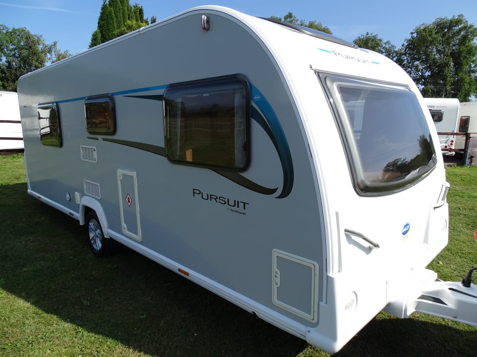 bailey-pursuit-550-4-2017-4-berth-single-axle-touring-car