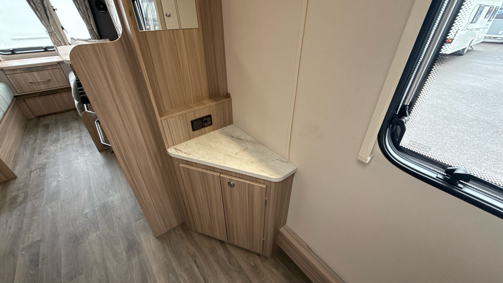 Coachman Vip 575 Layout.pdf Campers4Sale