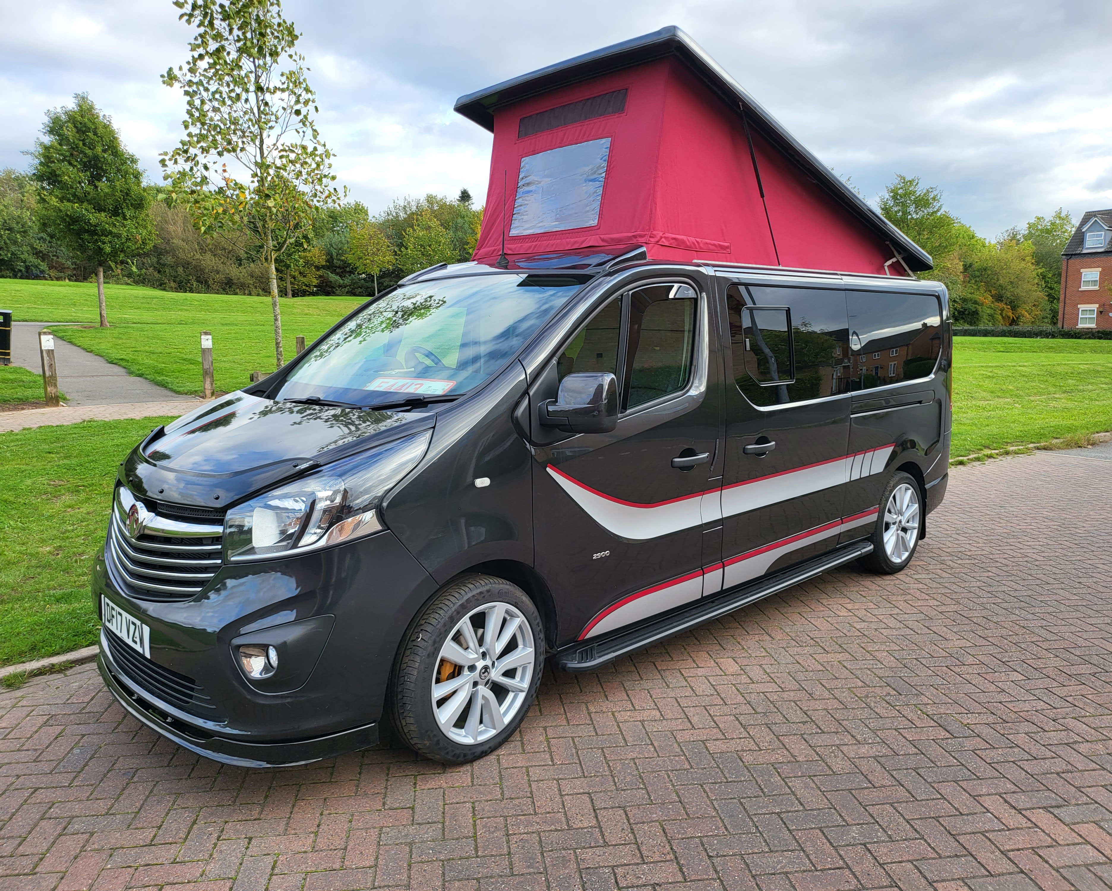 Vivaro lwb discount camper conversion