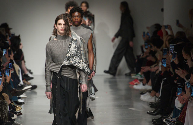 #Trendstop Runway F/W 2018 trends on #WeConnectFashion. Menswear Directions: Concrete Comfort