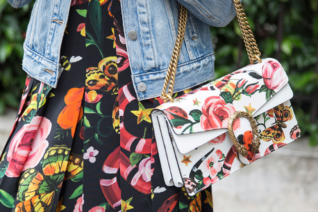 #Trendstop FW 17-18 Womens trends on #WeConnectFashion. Directional Prints: Heightened Blooms, pictured: Paris street style July 2016
