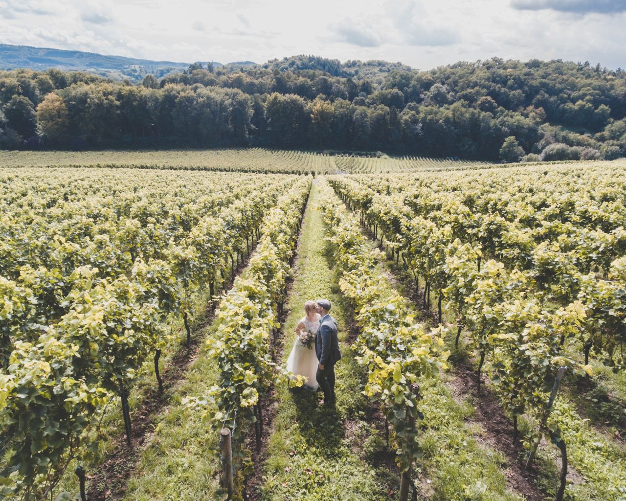 marc-a-sporys-xTUzI5_osp0-unsplash trouwen in een boomgaard