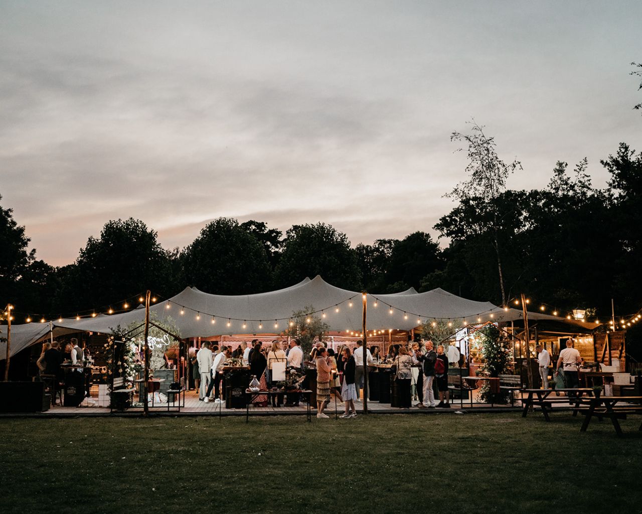 SANDY & MARK bruiloft-te-werve-buiten-trouwlocatie