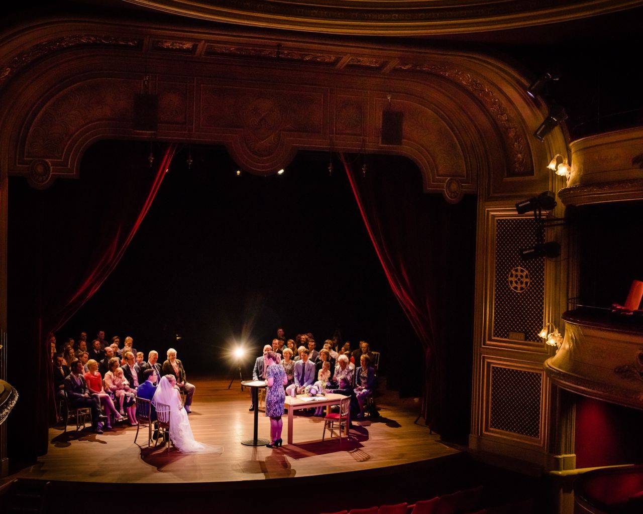 LS_theaterzaal_sfeer_bruiloft_studio_damon_2_cbqjgd trouwen-in-schouwburg-leidse-schouwburg-stadsgehoorzaal