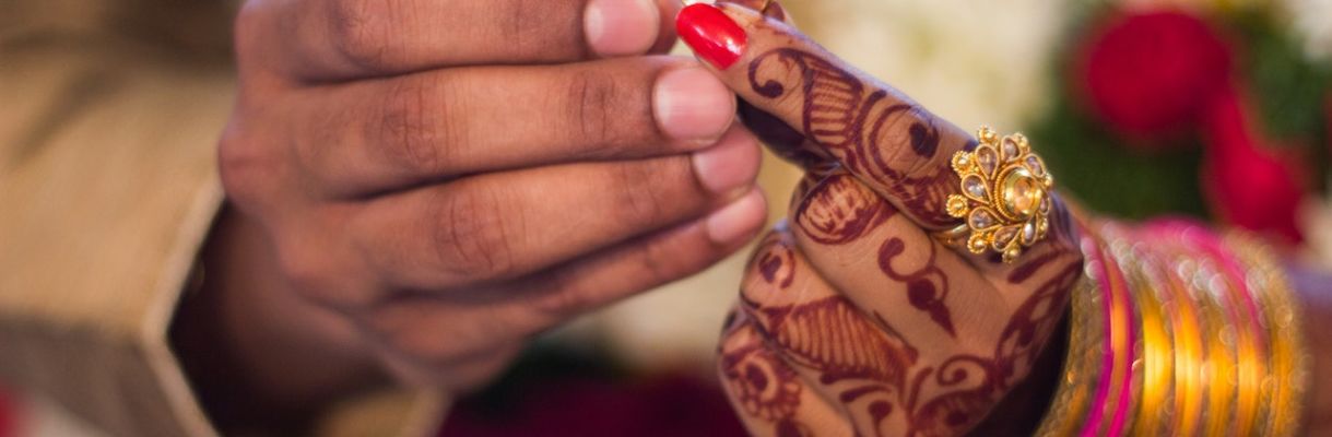 pexels-kumar-saurabh-1456613 Verlovingsring welke hand