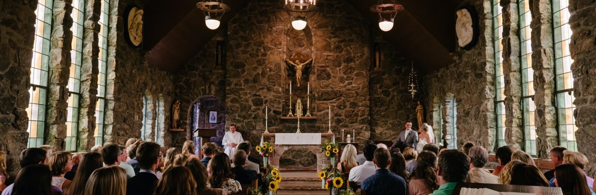 josh-applegate-ToKSfdmznKg-unsplash trouwen in de kerk