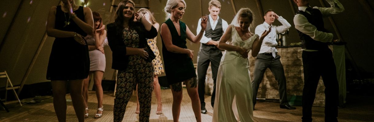 mitchell-orr—LyFIjXoFY-unsplash bruilof-dj-dansen-feest