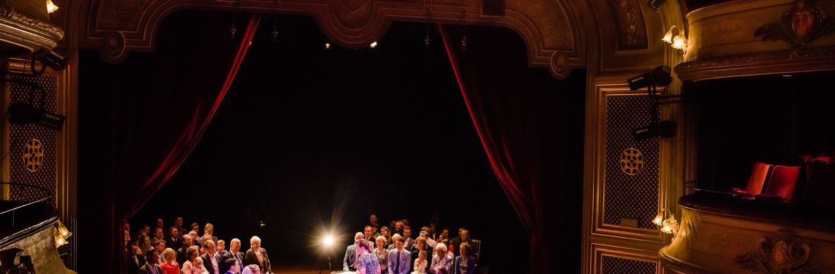 LS_theaterzaal_sfeer_bruiloft_studio_damon_2_cbqjgd trouwen-in-schouwburg-leidse-schouwburg-stadsgehoorzaal