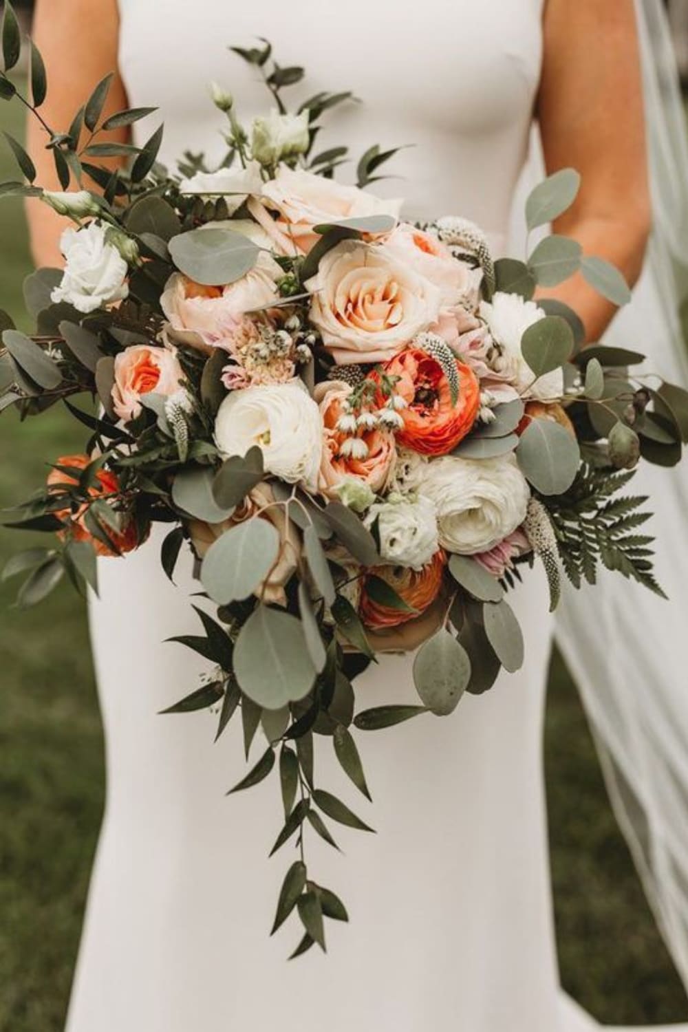 bruidsboeket-eucalyptus-met-oranje-rozen