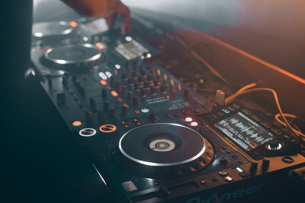 bruiloft dj huren