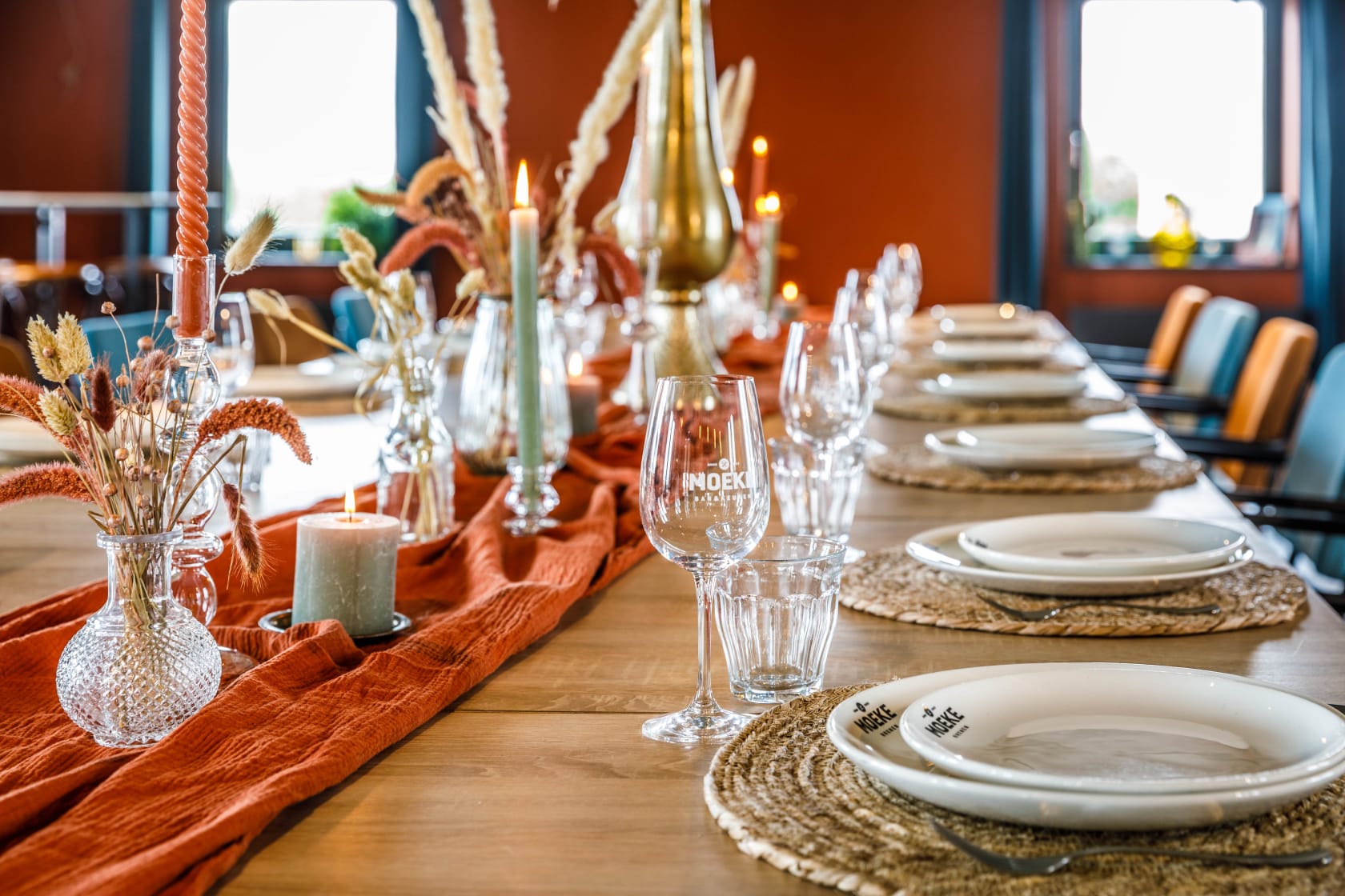 feestelijk-gedekte-tafel-bij-moeke