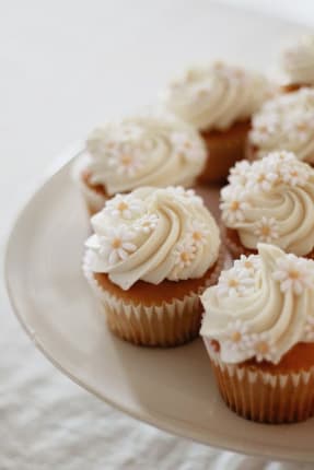 bruiloft-trends-2023-cupcakes-madeliefjes