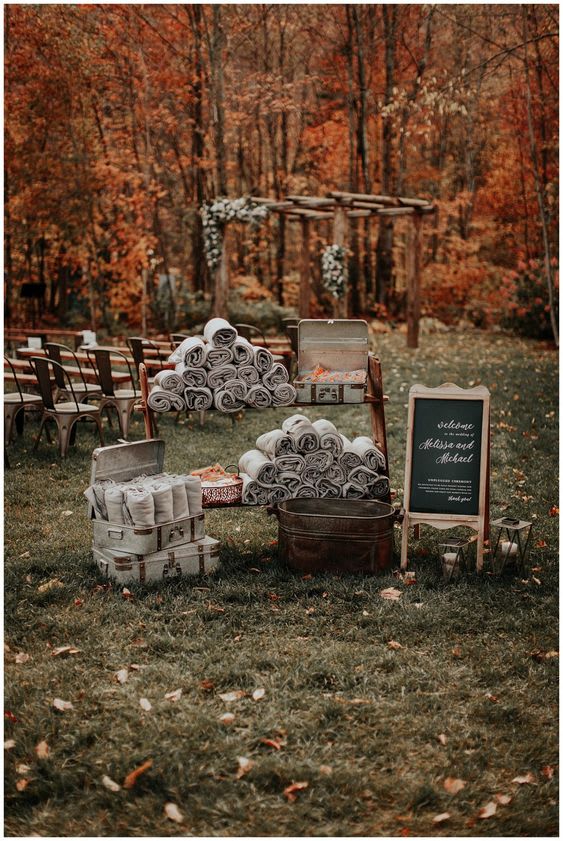 kleedjes-trouwen-ceremonie-buiten-herfst