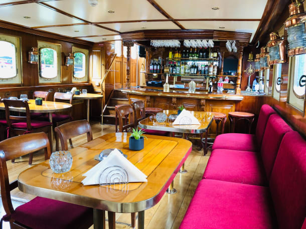 klassiek-teak-houten-interieur-boot-time-cloud-stichtse-vecht