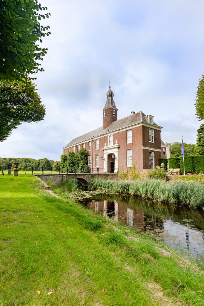 chateau-marquette-met-gracht