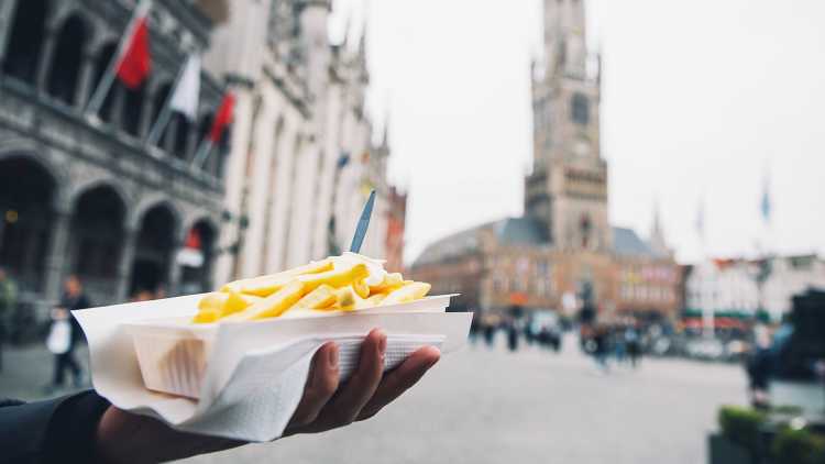Patates frites met mayonaise