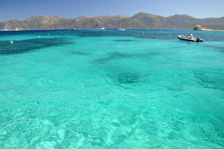 Les eaux turquoise des Agriates