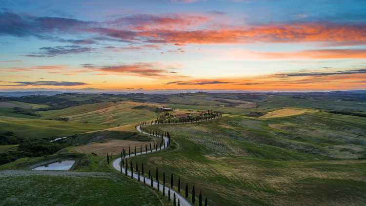 Tramonto sulle colline toscane