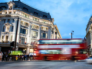 Rue animée à Londres