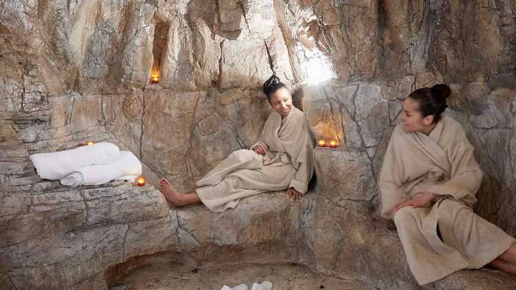 Hammam qui ressemble à une grotte
