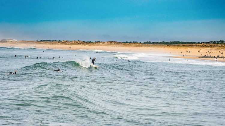 Surfer à Hossegor