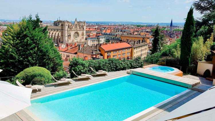 La piscine à la Villa Florentine