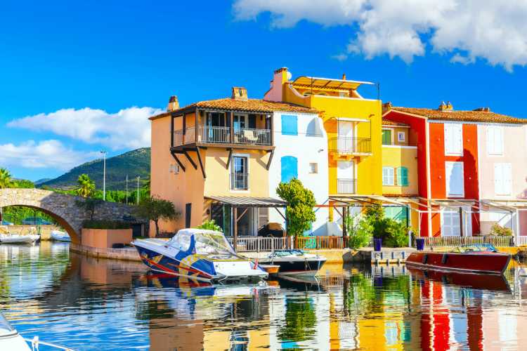 Port Grimaud : une cité lacustre unique  Grimaud Tourisme – Le charme de  la Provence et de la Côte d'Azur