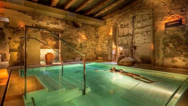 Bains romains antiques de l'hôtel