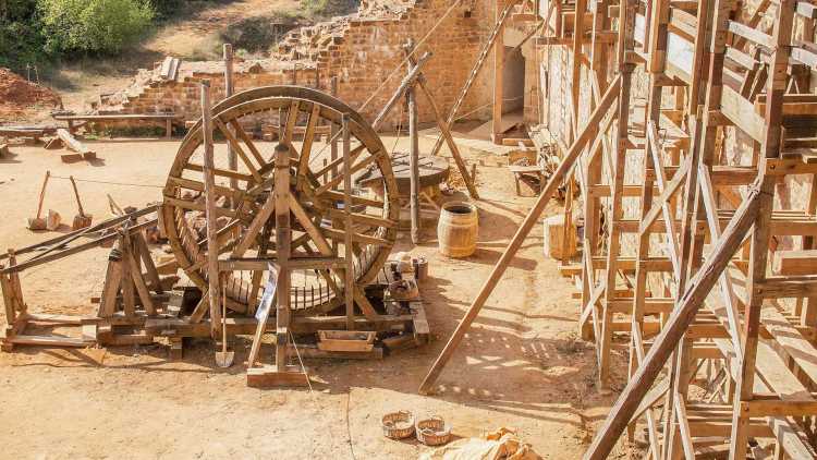 Guédelon : l'incroyable chantier de construction du château médiéval se  poursuit sous les yeux ébahis des visiteurs