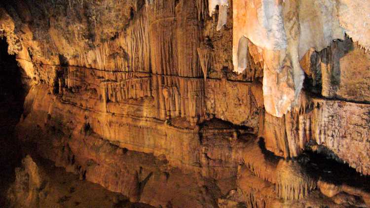 Grottes de Limousis