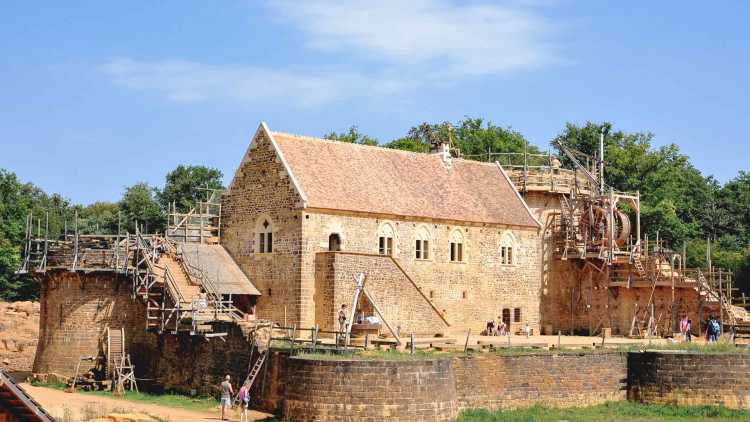 Guédelon, l'histoire d'un chantier médiéval - UNAT BFC