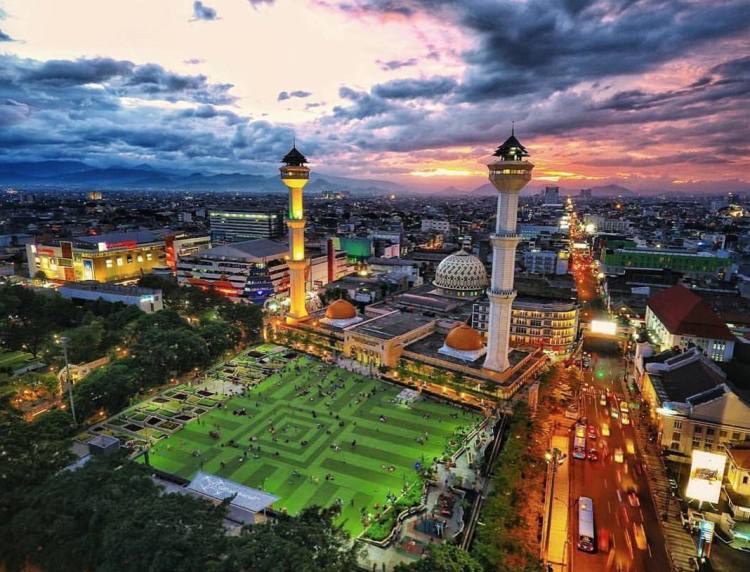 5 Destinasi Menarik Di Pusat Kota Bandung Yang Tak Kalah Kekinian