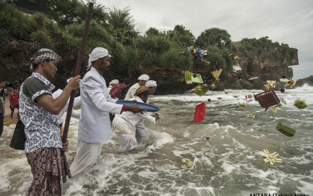 Upacara Melasti Di Gunung Kidul Yogyakarta Wego Indonesia Upacara Melasti Di Gunung Kidul Yogyakarta Wego Indonesia