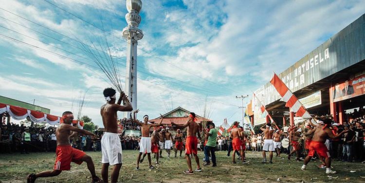 Kota dengan Festival Lebaran Unik - Pukul Sapu, Maluku Tengah