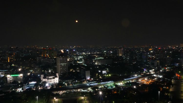 Naik Ke Puncak Monas Di Malam Hari Wego Indonesia Travel Blog