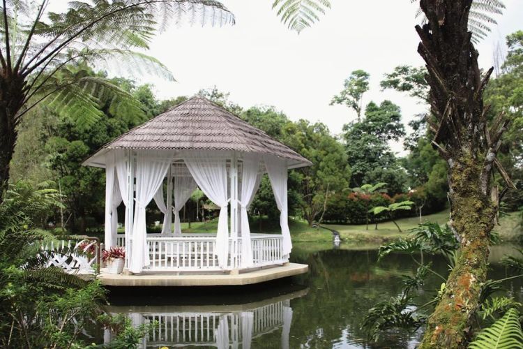 Desain Gazebo Diatas Danau