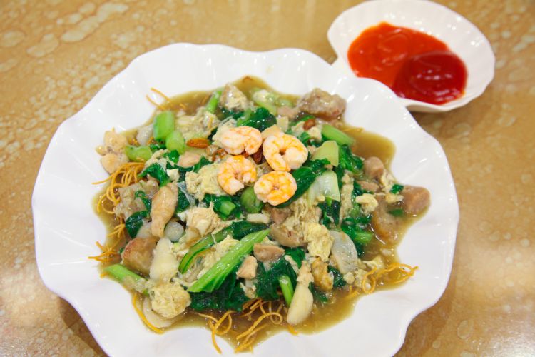 Mie Titi - Rekomendasi Kuliner Makassar yang Pasti Bikin Ketagihan