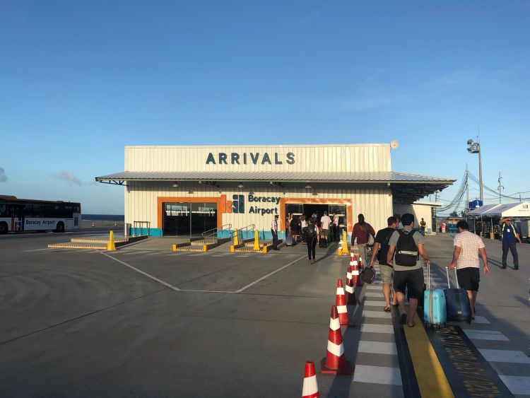 Terminal kedatangan Bandara Godofredo P. Ramos, Caticlan.