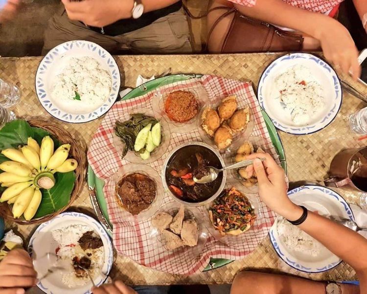 Kota dengan Festival Lebaran Unik - Makan Bedulang, Bangka
