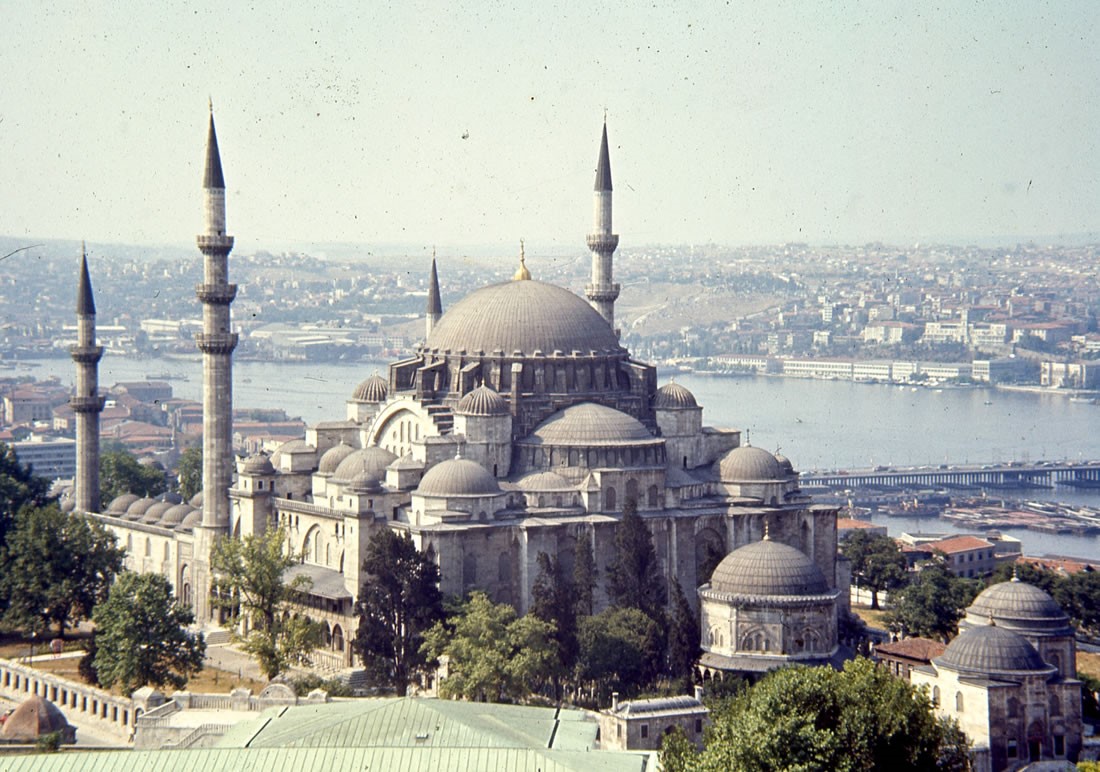 مسجد ومجمع السليمانية - الصورة من موقع turkpress