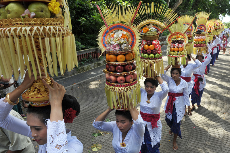 Galeri Foto Indonesia - Tradisi Mapeed di Bali - #TravelON 