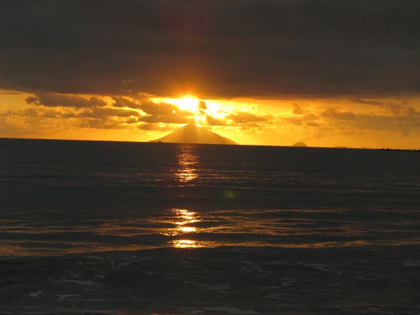 Membuang Penat Di Pantai Anyer